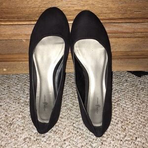 Jaclyn Smith black ballet flats